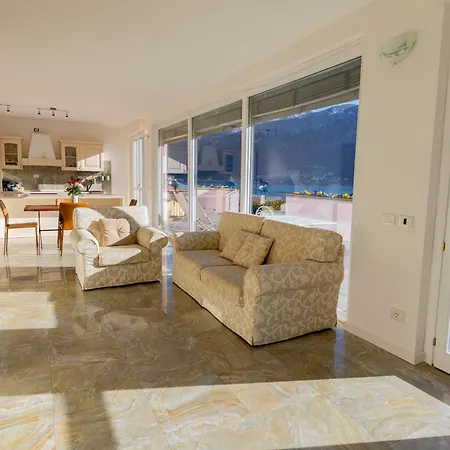 Casa Bianca - *