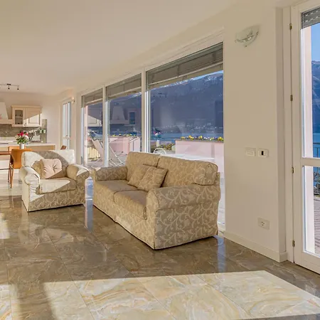 Casa Bianca - *
